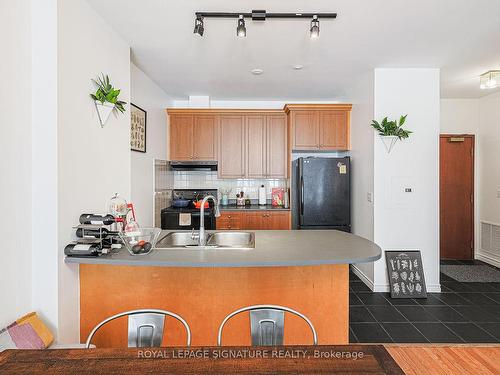 804-980 Yonge St, Toronto, ON - Indoor Photo Showing Kitchen With Double Sink