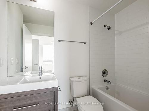 2008-70 Forest Manor Rd, Toronto, ON - Indoor Photo Showing Bathroom