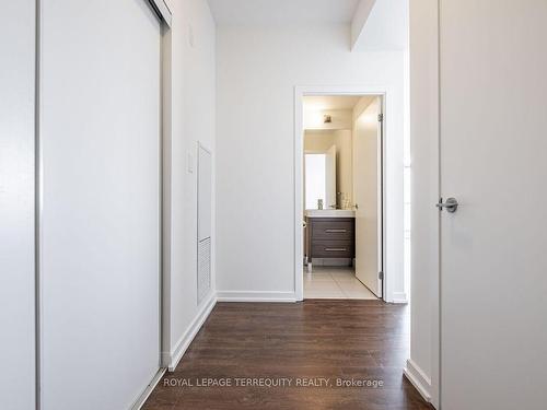 2008-70 Forest Manor Rd, Toronto, ON - Indoor Photo Showing Other Room