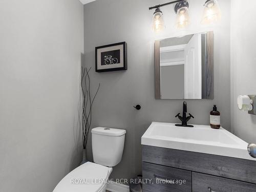 440 Woodspring Ave, Newmarket, ON - Indoor Photo Showing Bathroom