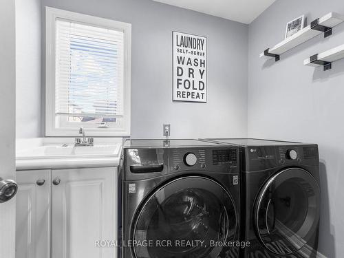 440 Woodspring Ave, Newmarket, ON - Indoor Photo Showing Laundry Room