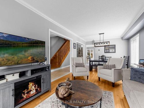440 Woodspring Ave, Newmarket, ON - Indoor Photo Showing Living Room With Fireplace