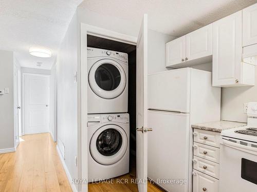 52 Browning Tr, Barrie, ON - Indoor Photo Showing Laundry Room