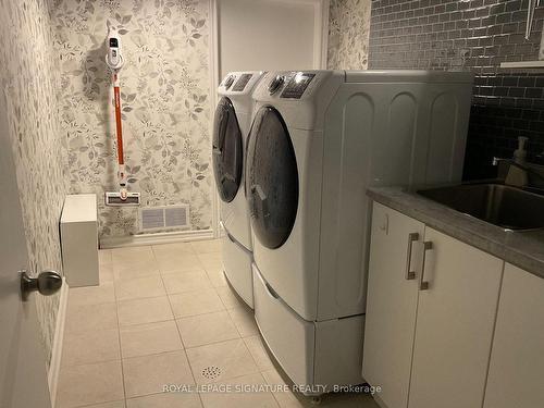 3463 Credit Heights Dr, Mississauga, ON - Indoor Photo Showing Laundry Room