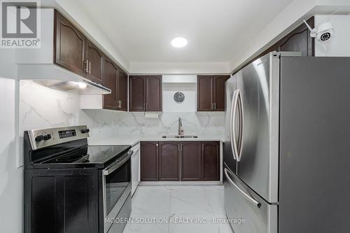 34 Potter Crescent, New Tecumseth, ON - Indoor Photo Showing Kitchen With Double Sink