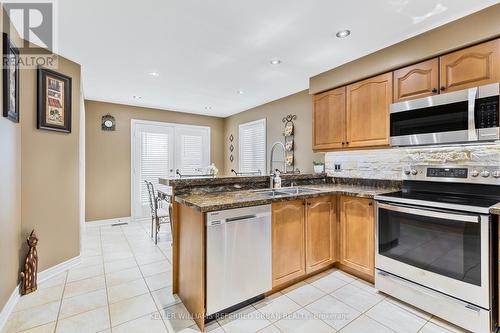 25 Smith Street, Bradford West Gwillimbury, ON - Indoor Photo Showing Kitchen With Double Sink