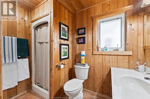 419 Lakeside, Amherstburg, ON - Indoor Photo Showing Bathroom