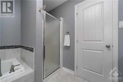 23 Hibiscus Way, Ottawa, ON - Indoor Photo Showing Bathroom