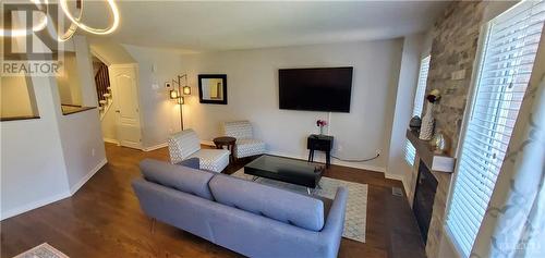 258 Freedom Private, Ottawa, ON - Indoor Photo Showing Living Room