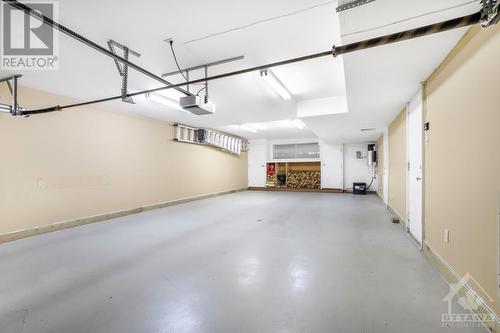33 Durham Private, Ottawa, ON - Indoor Photo Showing Garage