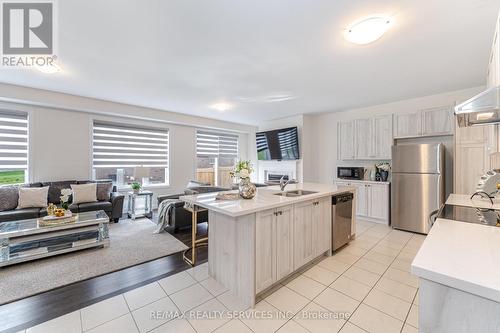 28 Tweedhill Avenue, Caledon, ON - Indoor Photo Showing Kitchen With Double Sink