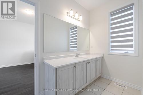 28 Tweedhill Avenue, Caledon, ON - Indoor Photo Showing Bathroom