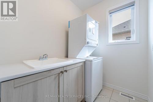 28 Tweedhill Avenue, Caledon, ON - Indoor Photo Showing Laundry Room