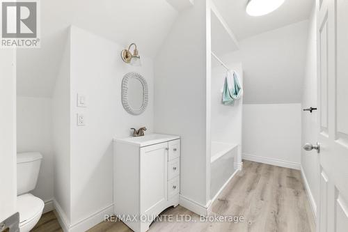 19 Stephen Street, Kingston, ON - Indoor Photo Showing Bathroom