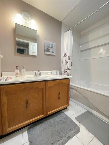 Second Floor - shared bathroom - 407 Melanie Crescent, Ancaster, ON - Indoor Photo Showing Bathroom