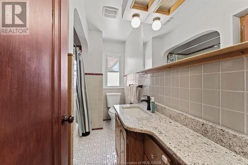 2916 Mckay Avenue, Windsor, ON - Indoor Photo Showing Bathroom
