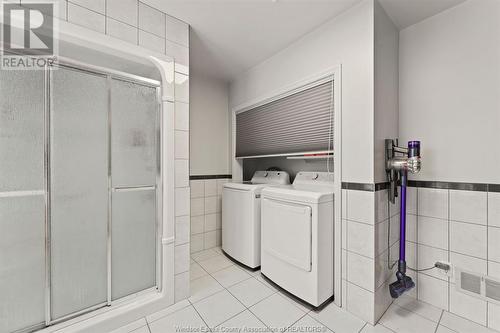 2916 Mckay Avenue, Windsor, ON - Indoor Photo Showing Laundry Room