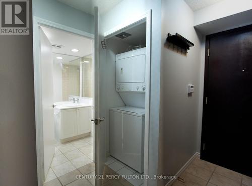 1210 - 410 Queens Quay Street W, Toronto, ON - Indoor Photo Showing Laundry Room
