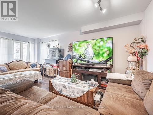 1675 Canadore Crescent, Oshawa, ON - Indoor Photo Showing Living Room