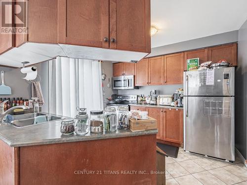 1675 Canadore Crescent, Oshawa, ON - Indoor Photo Showing Kitchen With Double Sink