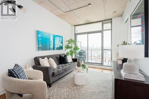 704 - 2 Gladstone Avenue, Toronto, ON - Indoor Photo Showing Living Room