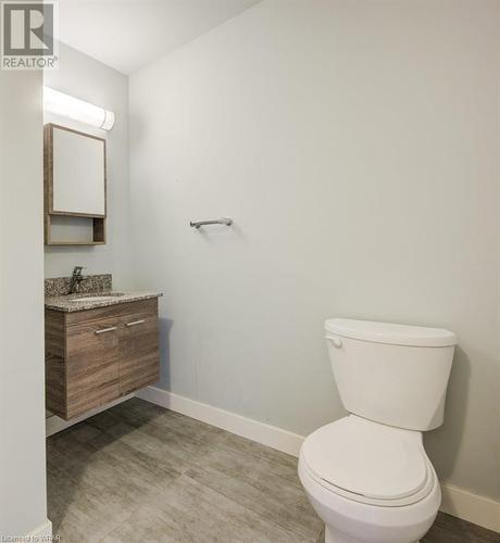 318 Spruce Street Unit# 1806, Waterloo, ON - Indoor Photo Showing Bathroom