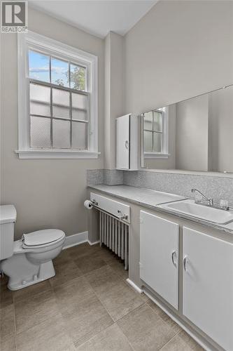 28 Symonds Avenue, St. John'S, NL - Indoor Photo Showing Bathroom