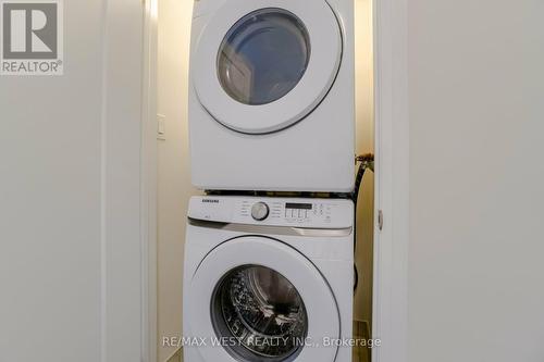 19 Woodstream Drive, Toronto, ON - Indoor Photo Showing Laundry Room