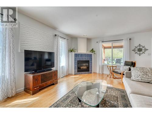10931 Prior Place, Summerland, BC - Indoor Photo Showing Living Room With Fireplace