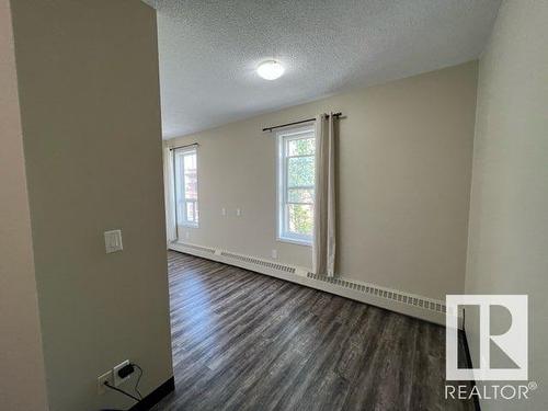 10136 95 St Nw, Edmonton, AB - Indoor Photo Showing Other Room