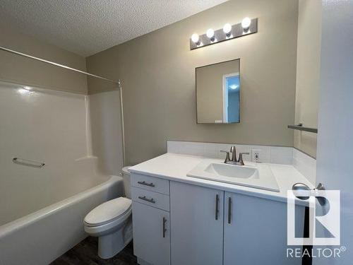 10136 95 St Nw, Edmonton, AB - Indoor Photo Showing Bathroom