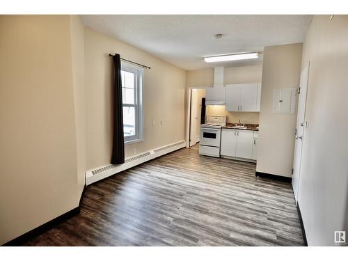 10136 95 St Nw, Edmonton, AB - Indoor Photo Showing Kitchen