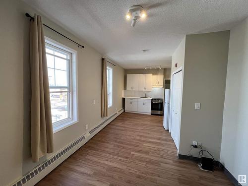 10136 95 St Nw, Edmonton, AB - Indoor Photo Showing Other Room