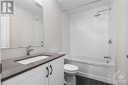 172 Equitation Circle, Richmond, ON - Indoor Photo Showing Bathroom