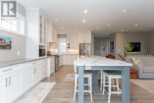 16 - 132 Robin Ridge Drive, Central Elgin, ON - Indoor Photo Showing Kitchen With Upgraded Kitchen