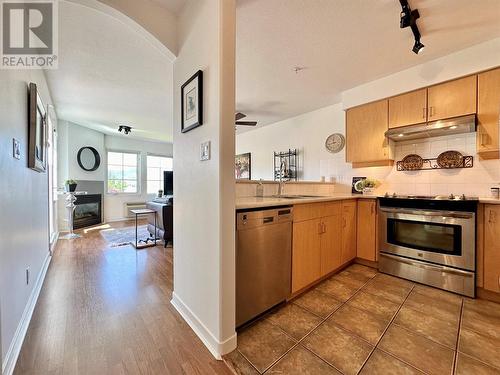 7600 Cottonwood Drive Unit# 409, Osoyoos, BC - Indoor Photo Showing Kitchen