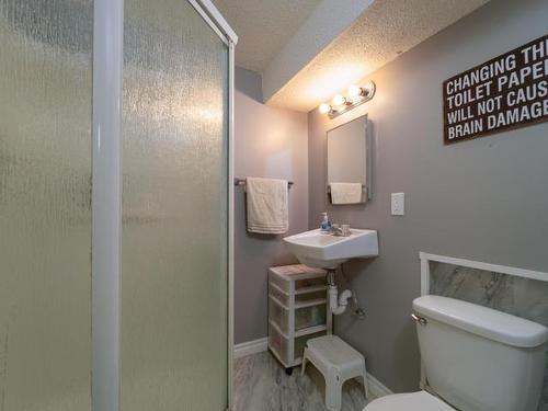2087 Sunnycrest Ave, Kamloops, BC - Indoor Photo Showing Bathroom