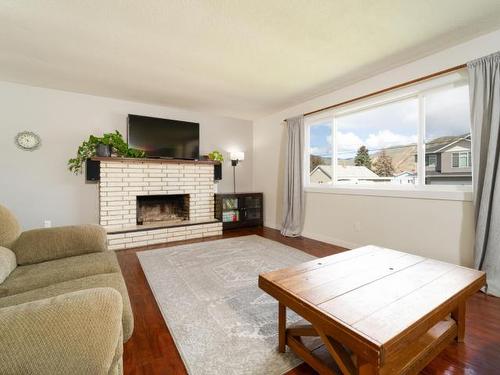 2087 Sunnycrest Ave, Kamloops, BC - Indoor Photo Showing Living Room With Fireplace