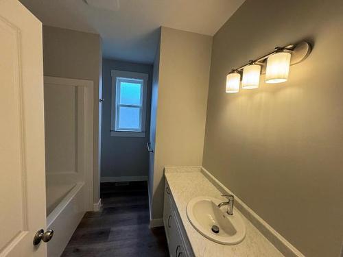 1618 Pine Street, Merritt, BC - Indoor Photo Showing Bathroom