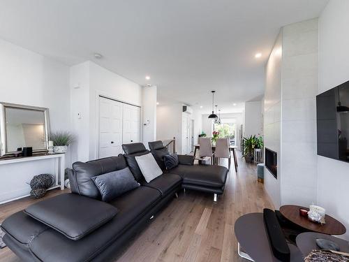 Living room - 102-154 Rue Jean-Talon, Saint-Jean-Sur-Richelieu, QC - Indoor Photo Showing Living Room