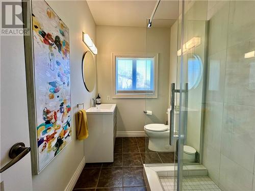 685 Lake Point, Sudbury, ON - Indoor Photo Showing Bathroom