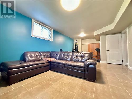 685 Lake Point, Sudbury, ON - Indoor Photo Showing Living Room