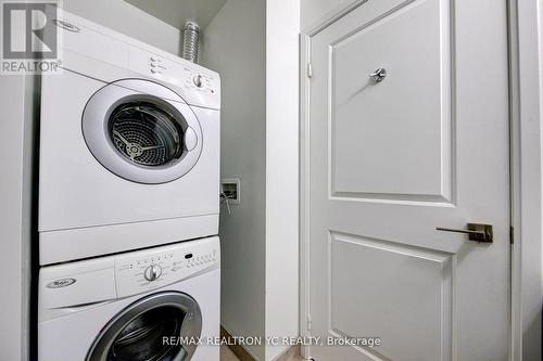2507 - 88 Sheppard Avenue E, Toronto, ON - Indoor Photo Showing Laundry Room