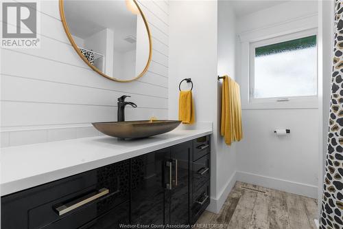 204 Robson Road, Leamington, ON - Indoor Photo Showing Bathroom