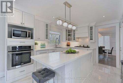 41 Villa Park Drive, Vaughan, ON - Indoor Photo Showing Kitchen With Upgraded Kitchen