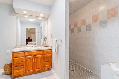 Ensuite Bath. Family-sized Shower! - 28 Sunset Drive, Simcoe, ON - Indoor Photo Showing Bathroom