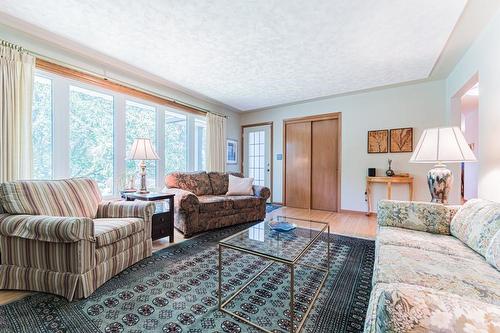 A perfect place to relax or entertain! - 28 Sunset Drive, Simcoe, ON - Indoor Photo Showing Living Room