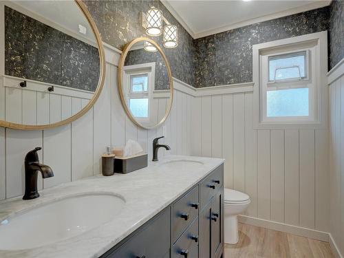 1607 Wycliffe Pl, Saanich, BC - Indoor Photo Showing Bathroom