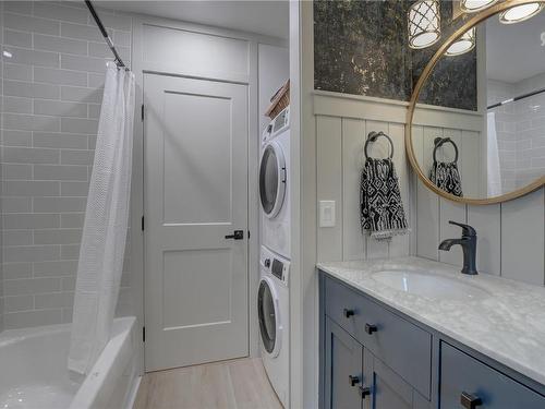 1607 Wycliffe Pl, Saanich, BC - Indoor Photo Showing Laundry Room