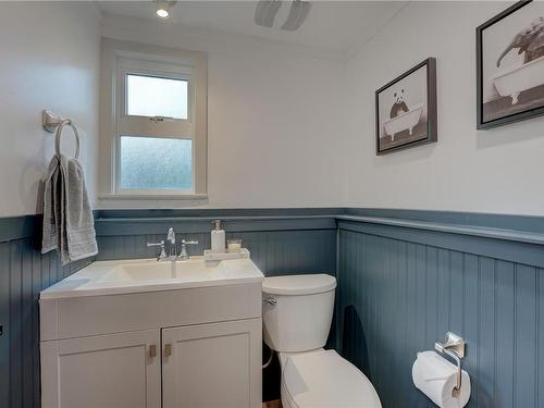 1607 Wycliffe Pl, Saanich, BC - Indoor Photo Showing Bathroom